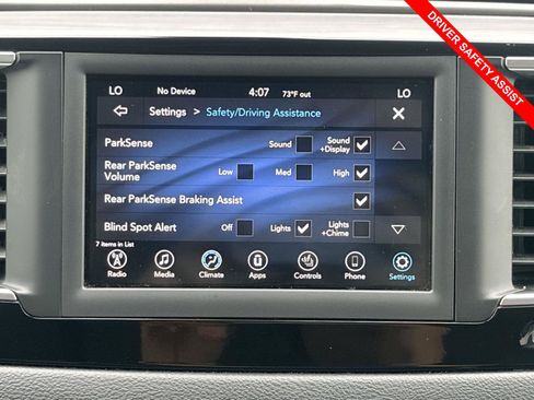 Used 2020 Chrysler Pacifica Touring-L FWD image 5