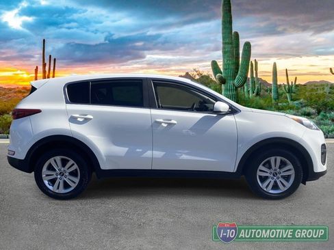 Used 2017 Kia Sportage LX FWD image 2
