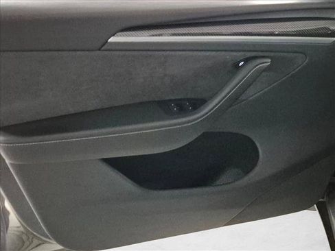 Used 2024 Tesla Model Y Long Range AWD/4WD image 9