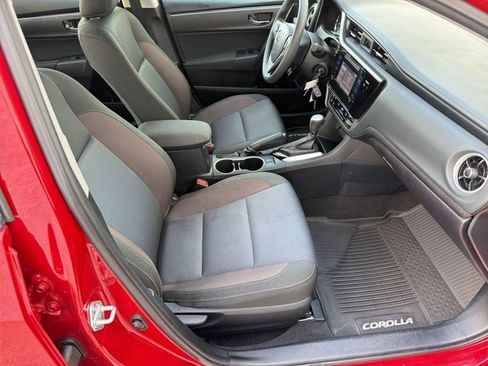 Used 2017 Toyota Corolla LE w/ Carpet Mat Package (TMS) FWD image 28