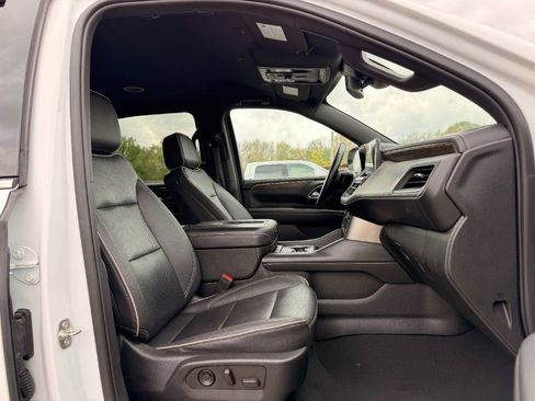 Used 2023 Chevrolet Suburban Premier RWD image 18