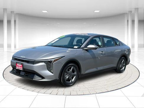 Used 2025 Kia K4 FWD image 1