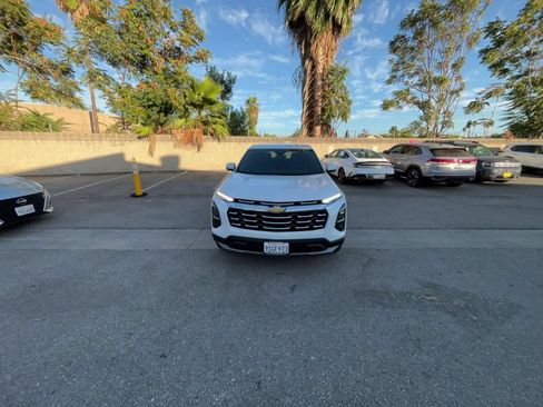 Used 2025 Chevrolet Equinox LT FWD image 4