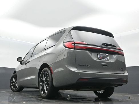 Used 2023 Chrysler Pacifica Limited w/ S Appearance Package AWD/4WD image 38