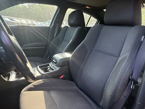 Used 2019 Dodge Charger SXT RWD image 9