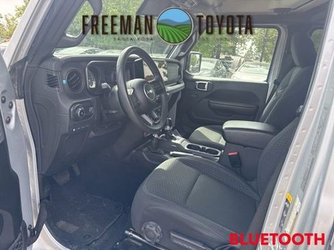 Used 2024 Jeep Wrangler Unlimited Rubicon 4xe AWD/4WD image 7
