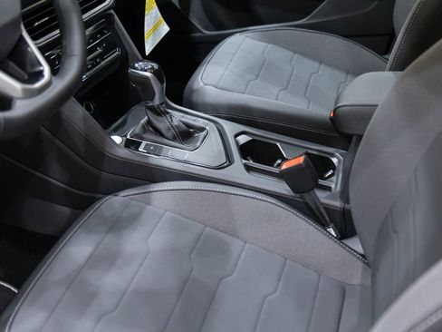 New 2026 Volkswagen Taos SE FWD image 18