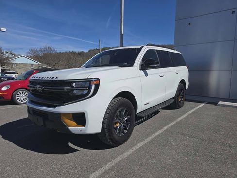 Certified 2025 Ford Expedition Tremor image 8