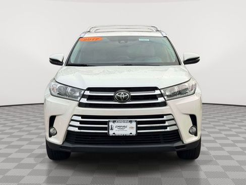 Used 2017 Toyota Highlander Limited AWD/4WD image 2