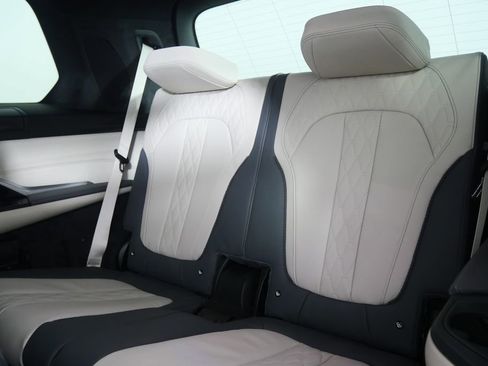 New 2026 BMW X7 M60i AWD/4WD image 17