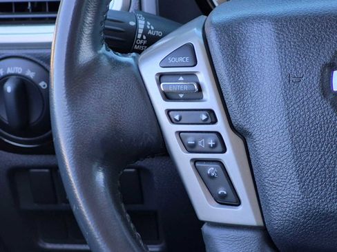 Used 2018 Nissan Titan SV w/ SV Convenience Package AWD/4WD image 29
