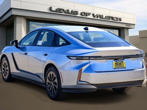 New 2026 Lexus ES 350e FWD image 2