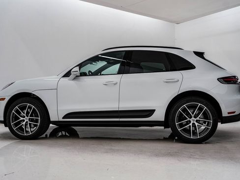 Certified 2025 Porsche Macan image 2