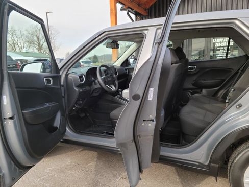 Used 2020 Hyundai Venue SE image 7