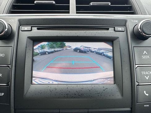 Used 2015 Toyota Camry SE FWD image 29