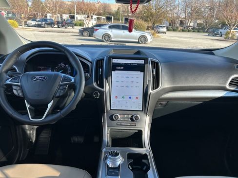 Used 2022 Ford Edge SEL w/ Convenience Package image 14
