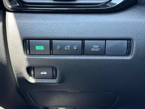 Used 2025 Nissan Sentra SV FWD image 34
