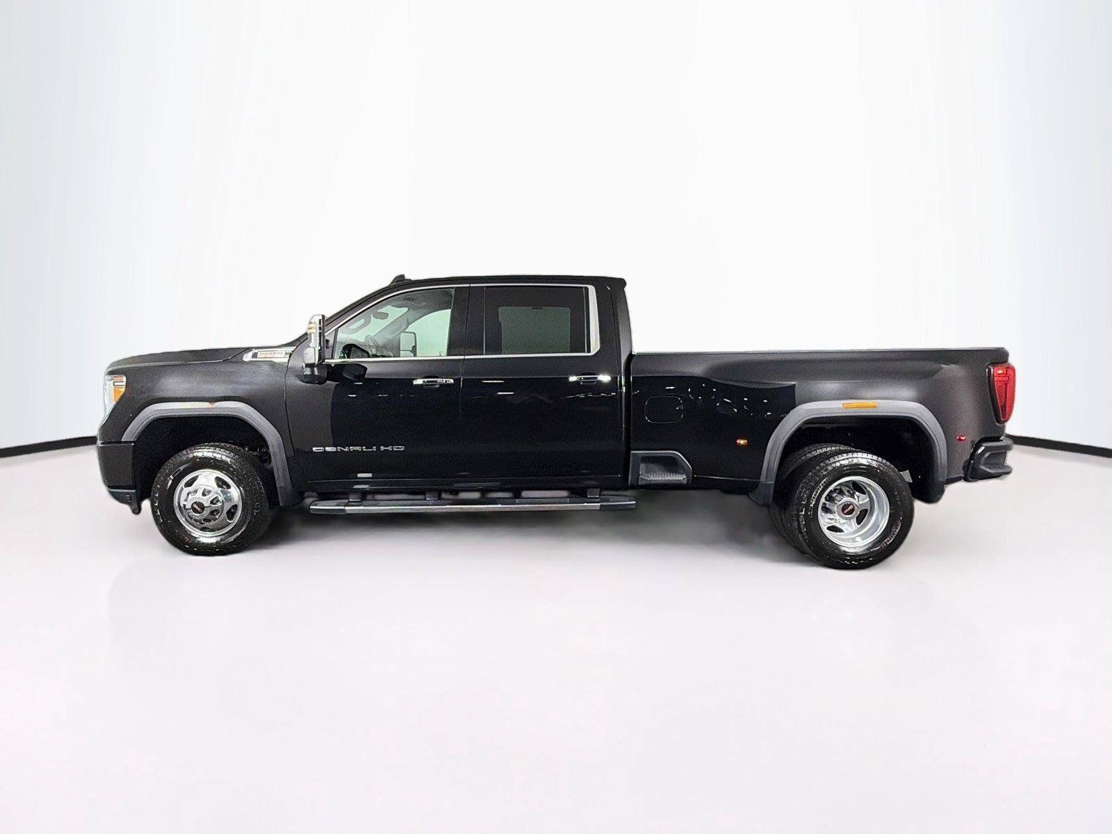 Used 2023 GMC Sierra 3500 Denali w/ Technology Package AWD/4WD image 8