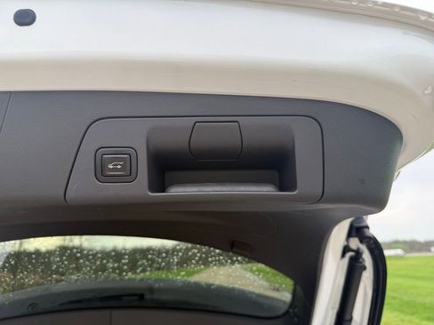 Used 2022 Buick Envision Essence w/ Technology Package I image 7