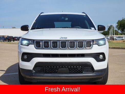 Used 2023 Jeep Compass Latitude AWD/4WD image 7