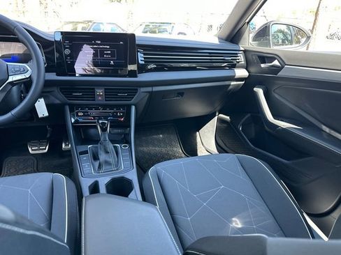 Used 2025 Volkswagen Jetta Sport image 15