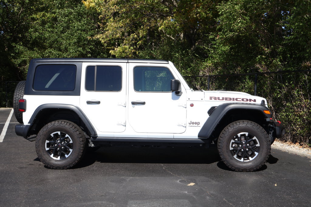 Used 2025 Jeep Wrangler Unlimited Rubicon AWD/4WD image 9