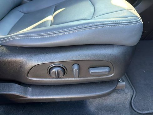 Used 2023 Buick Enclave Essence AWD/4WD image 25