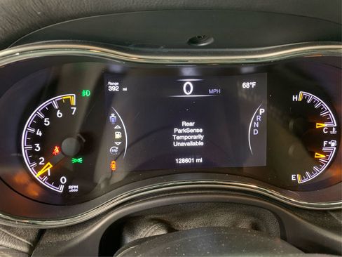 Used 2018 Jeep Grand Cherokee Overland image 16