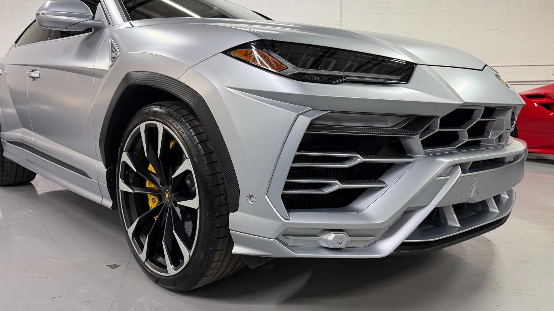 Used 2022 Lamborghini Urus AWD/4WD image 3
