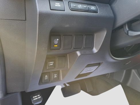 Used 2026 Nissan Frontier PRO-4X AWD/4WD image 18
