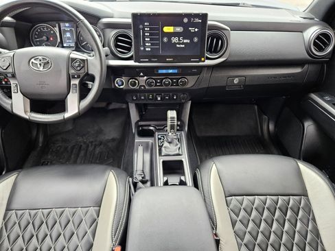 Used 2021 Toyota Tacoma TRD Sport w/ Technology Package image 15