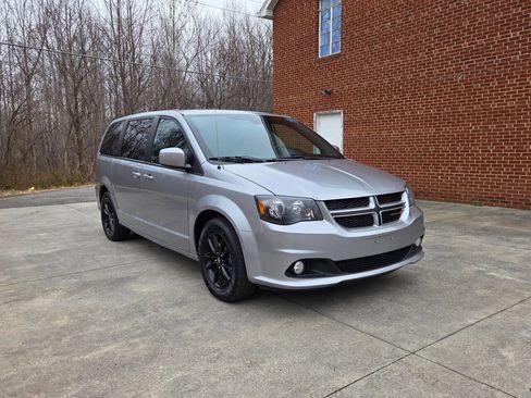 Used 2019 Dodge Grand Caravan GT image 3