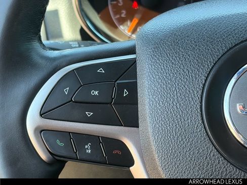 Used 2018 Jeep Grand Cherokee Altitude RWD image 17