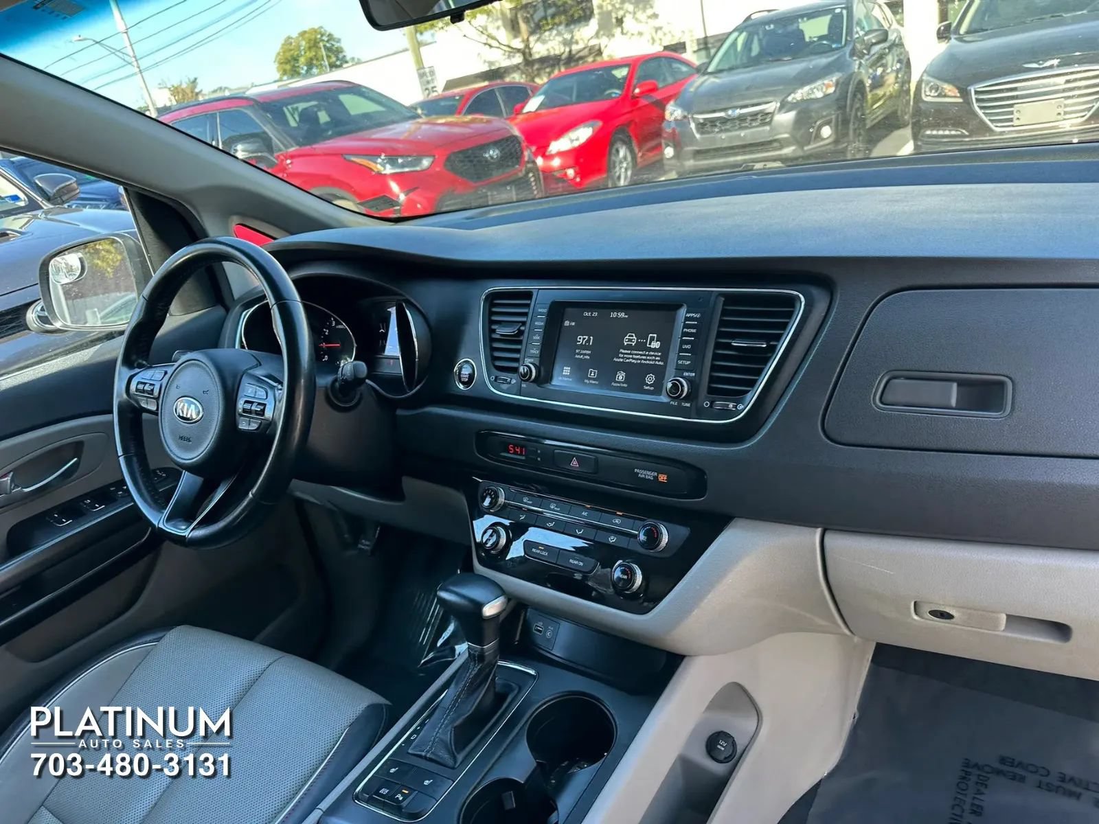 Used 2017 Kia Sedona LX w/ LX Essentials Premium Package FWD image 13