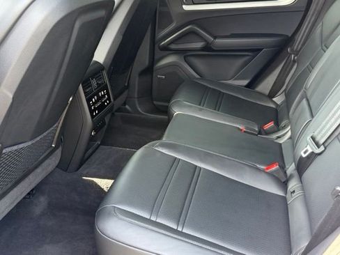 Used 2025 Porsche Cayenne Coupe AWD/4WD image 24