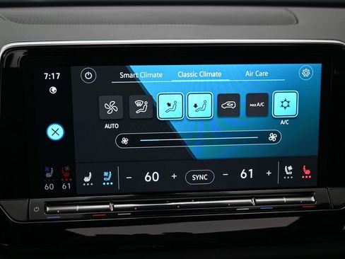 Used 2024 Volkswagen Atlas Cross Sport SE w/ Panoramic Sunroof Package FWD image 27