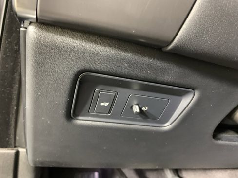 Used 2016 Land Rover Range Rover Sport SE image 16