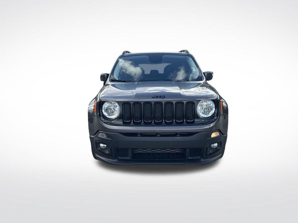 Used 2017 Jeep Renegade Altitude FWD image 3
