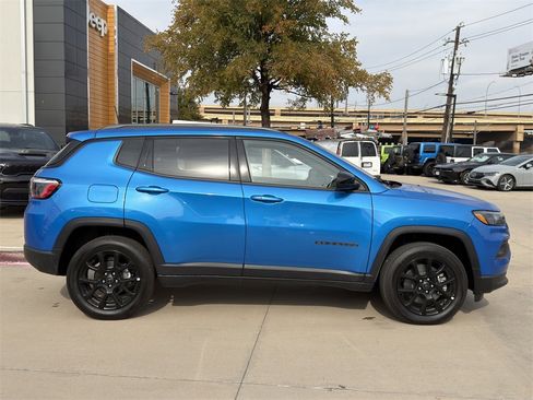 New 2026 Jeep Compass Latitude image 4