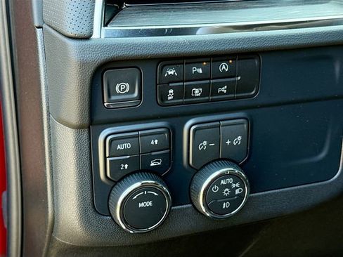 New 2025 Chevrolet Suburban Premier image 11