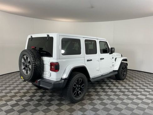 Used 2018 Jeep Wrangler Unlimited Sahara AWD/4WD image 5