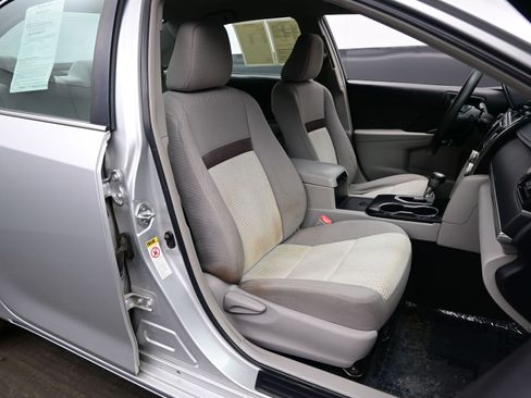 Used 2013 Toyota Camry LE image 14