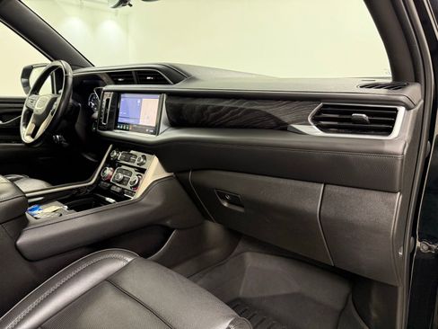 Used 2021 GMC Yukon Denali w/ Denali Premium Package image 34