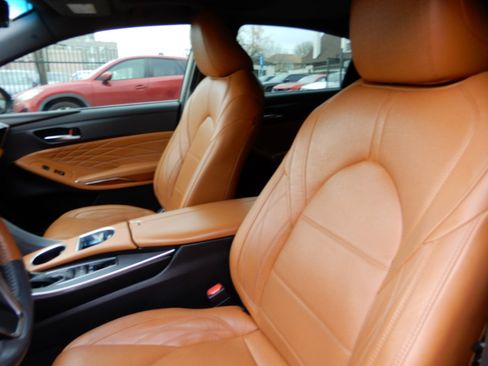 Used 2019 Toyota Avalon Limited image 11