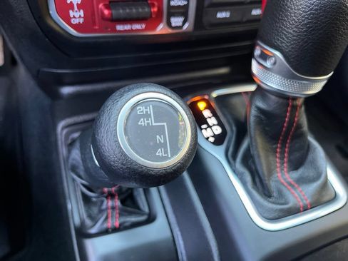 Used 2022 Jeep Gladiator Rubicon w/ Cold Weather Group AWD/4WD image 41
