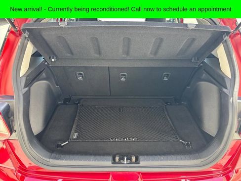 Used 2023 Hyundai Venue SEL image 3