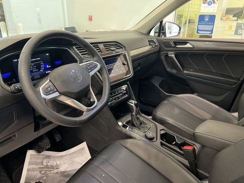Used 2023 Volkswagen Tiguan SE w/ Panoramic Sunroof Package AWD/4WD image 13