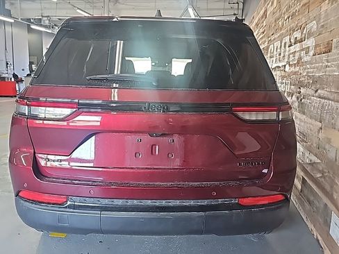 Used 2025 Jeep Grand Cherokee Limited w/ Black Appearance Package image 4