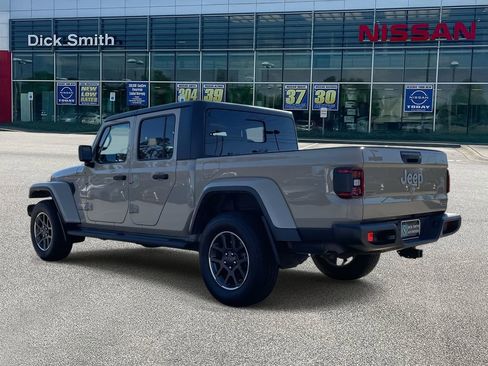Used 2020 Jeep Gladiator Overland image 4