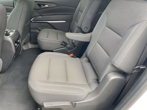 Used 2025 Chevrolet Traverse LT FWD image 11
